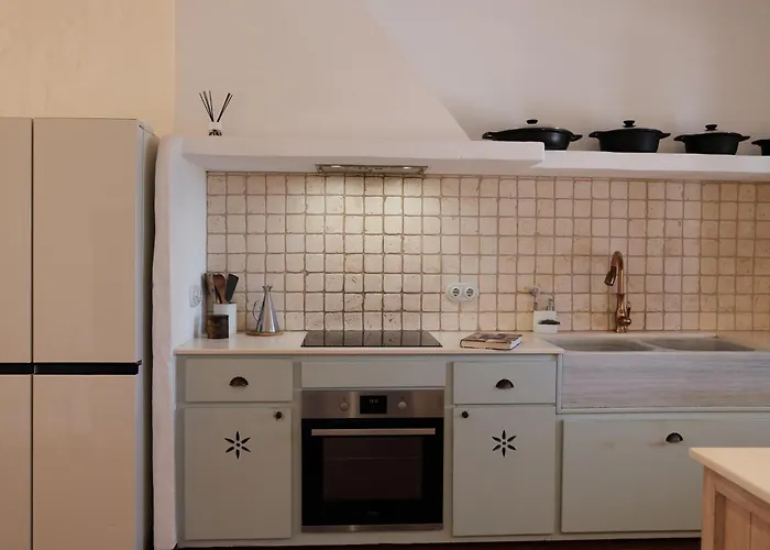 Bini Aumaia אס מרקדל